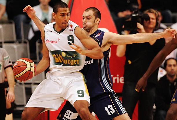 记者：伊尼戈和卡萨多赛后膝盖出现问题，能否去国家队存疑.